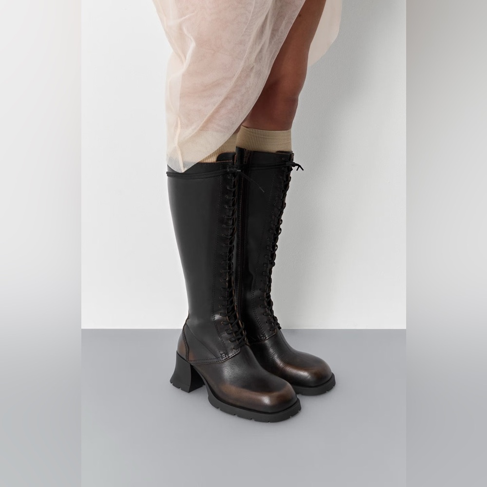 Miista MICHAELA BOOTS
Brown Brush Off Leather